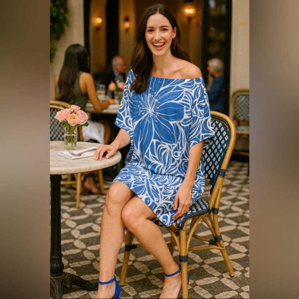 Y2K  Lori M Collection mermaid style dress. Bright blue w/ white floral design.